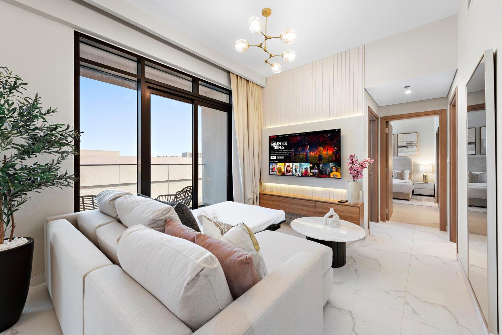 Luxurious 2br With Pool & Gym Access L Near Downtown Appartement
