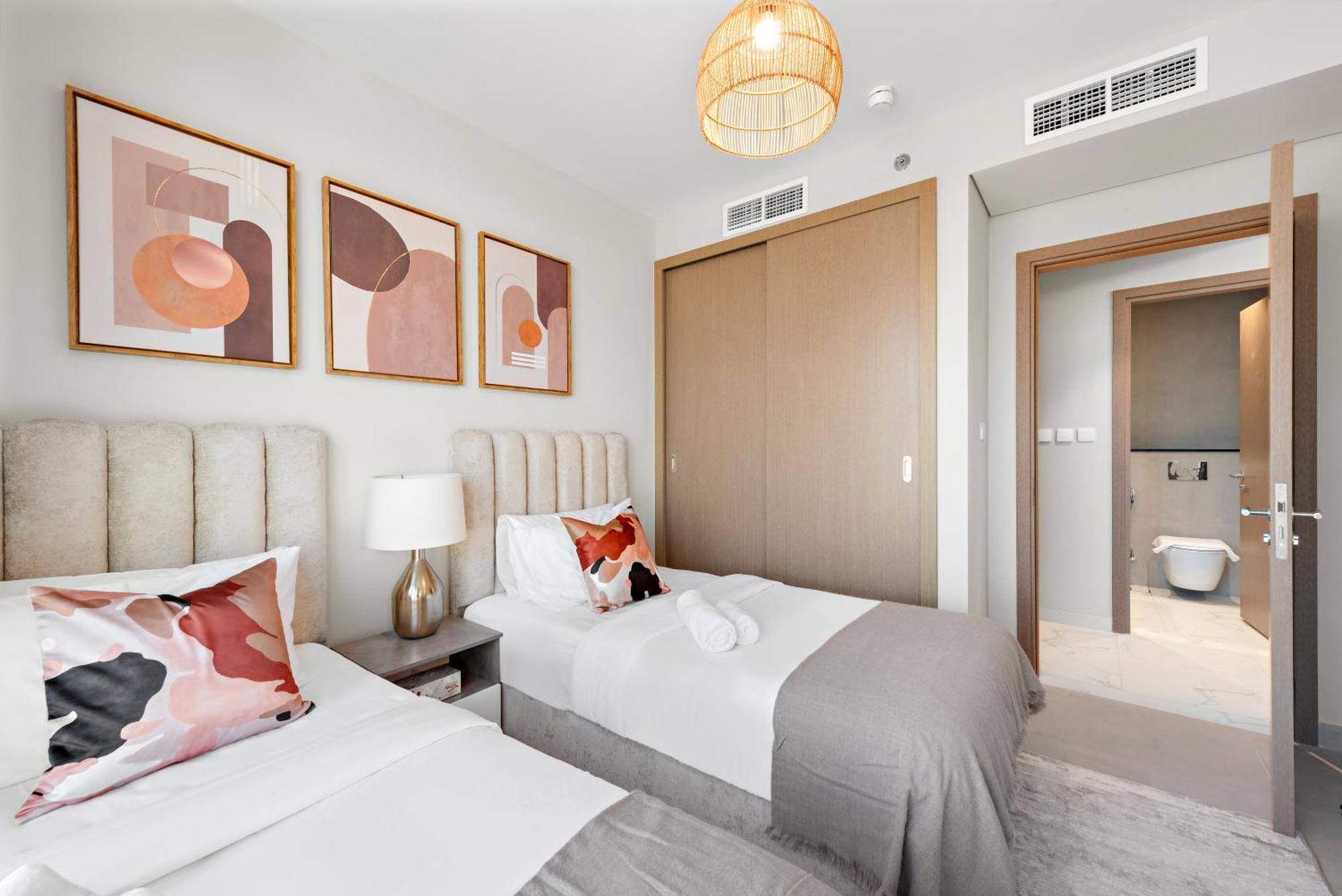 Luxurious 2br With Pool & Gym Access L Near Downtown Appartement *