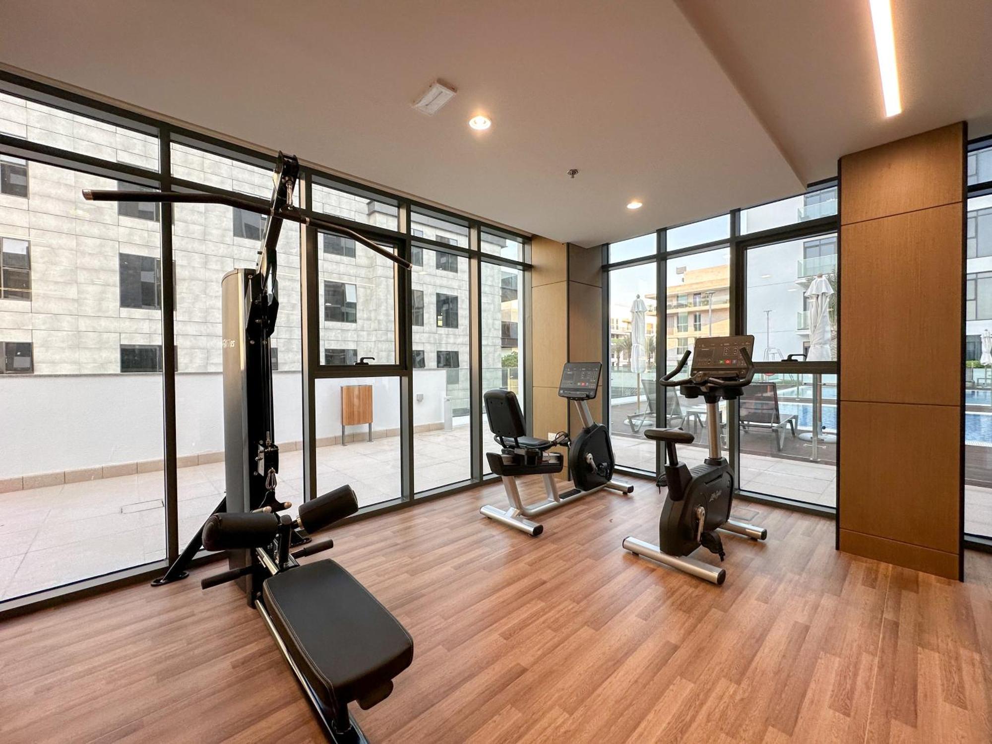 Luxurious 2br With Pool & Gym Access L Near Downtown Appartement
