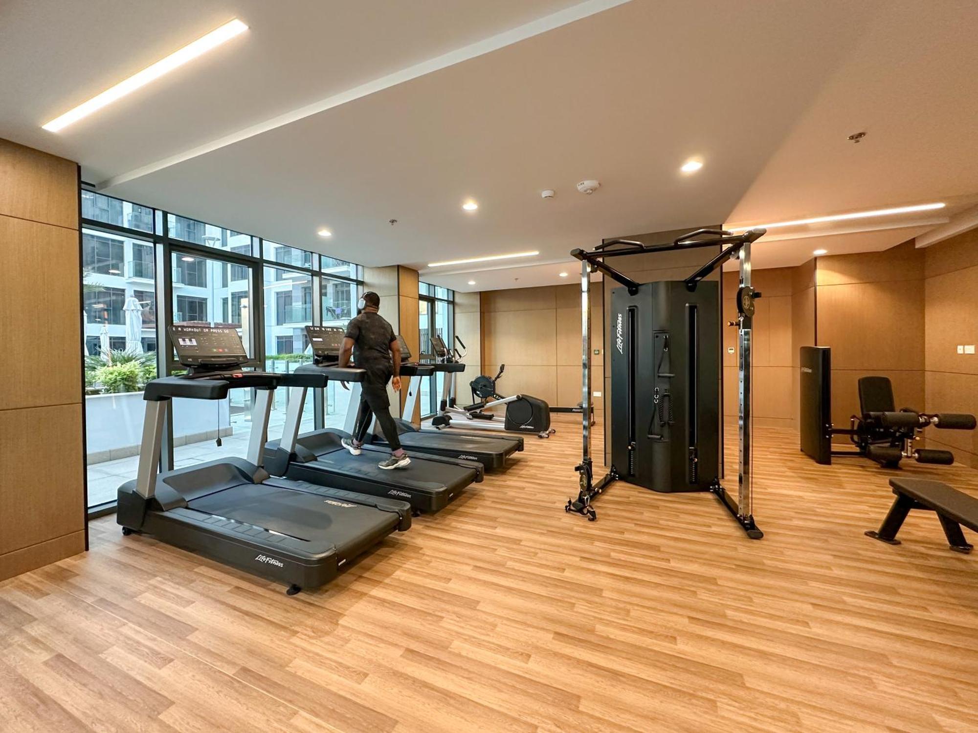 Luxurious 2br With Pool & Gym Access L Near Downtown Appartement